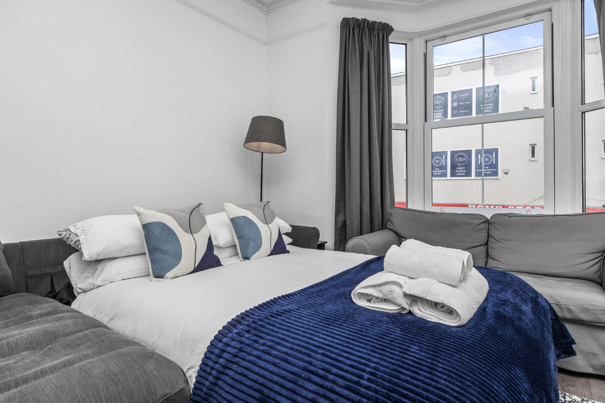 2 Bedroom Flat - With King Sized Beds, Netflix And Sky - Perfect For Contractors, Vacation Guests Or Those Relocating Brighton Eksteriør billede