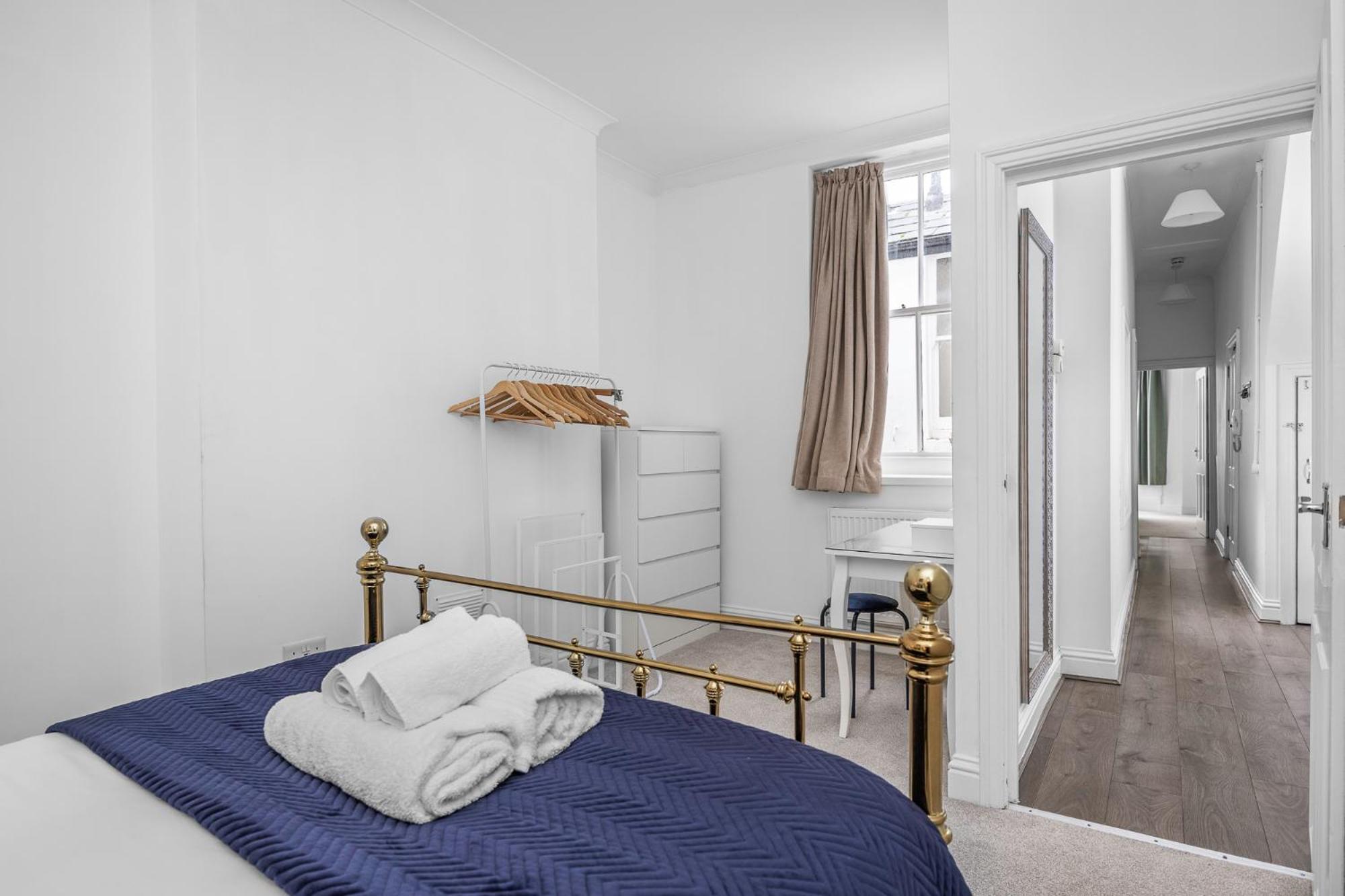 2 Bedroom Flat - With King Sized Beds, Netflix And Sky - Perfect For Contractors, Vacation Guests Or Those Relocating Brighton Eksteriør billede