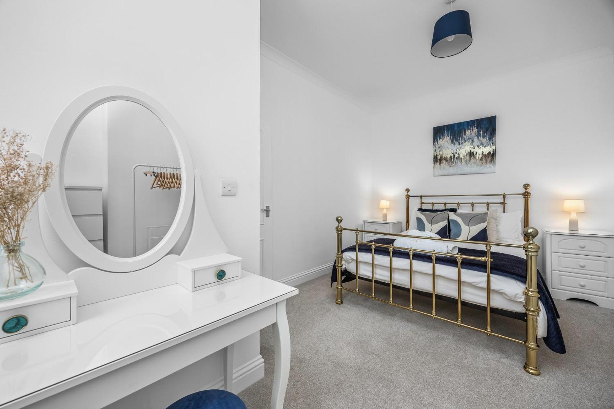 2 Bedroom Flat - With King Sized Beds, Netflix And Sky - Perfect For Contractors, Vacation Guests Or Those Relocating Brighton Eksteriør billede