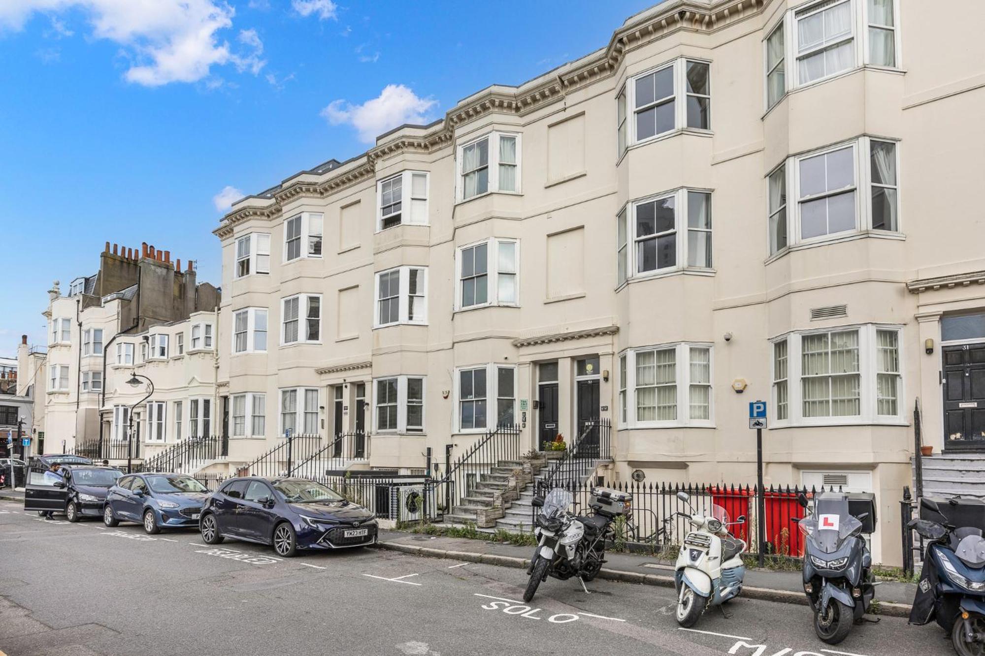 2 Bedroom Flat - With King Sized Beds, Netflix And Sky - Perfect For Contractors, Vacation Guests Or Those Relocating Brighton Eksteriør billede