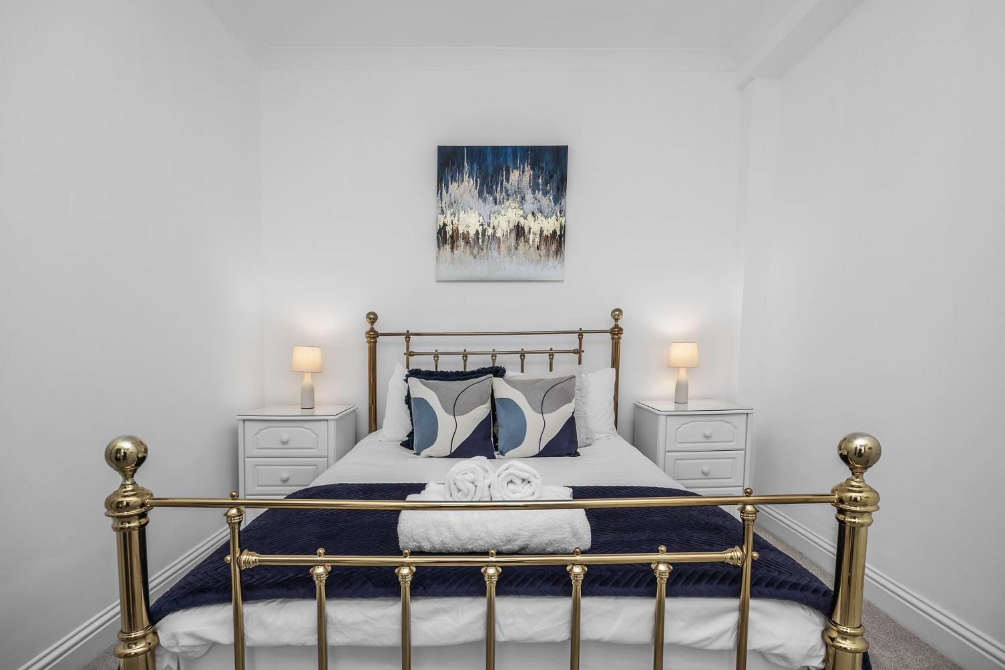 2 Bedroom Flat - With King Sized Beds, Netflix And Sky - Perfect For Contractors, Vacation Guests Or Those Relocating Brighton Eksteriør billede