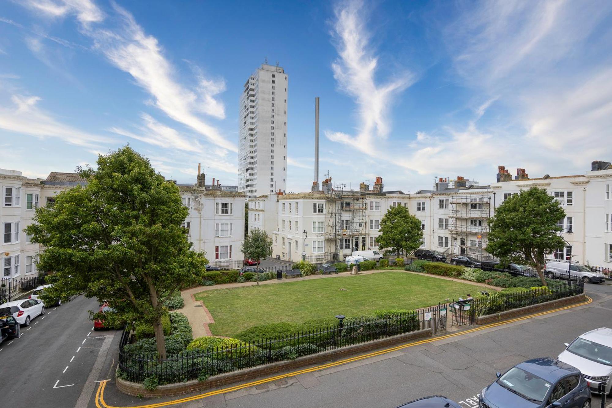 2 Bedroom Flat - With King Sized Beds, Netflix And Sky - Perfect For Contractors, Vacation Guests Or Those Relocating Brighton Eksteriør billede