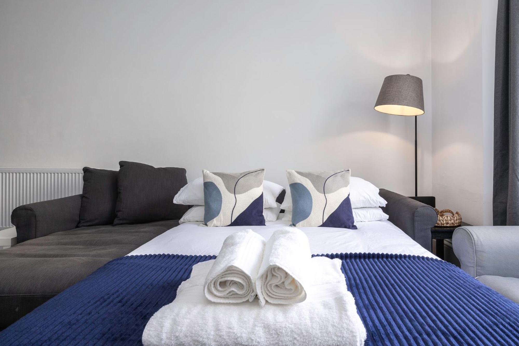 2 Bedroom Flat - With King Sized Beds, Netflix And Sky - Perfect For Contractors, Vacation Guests Or Those Relocating Brighton Eksteriør billede