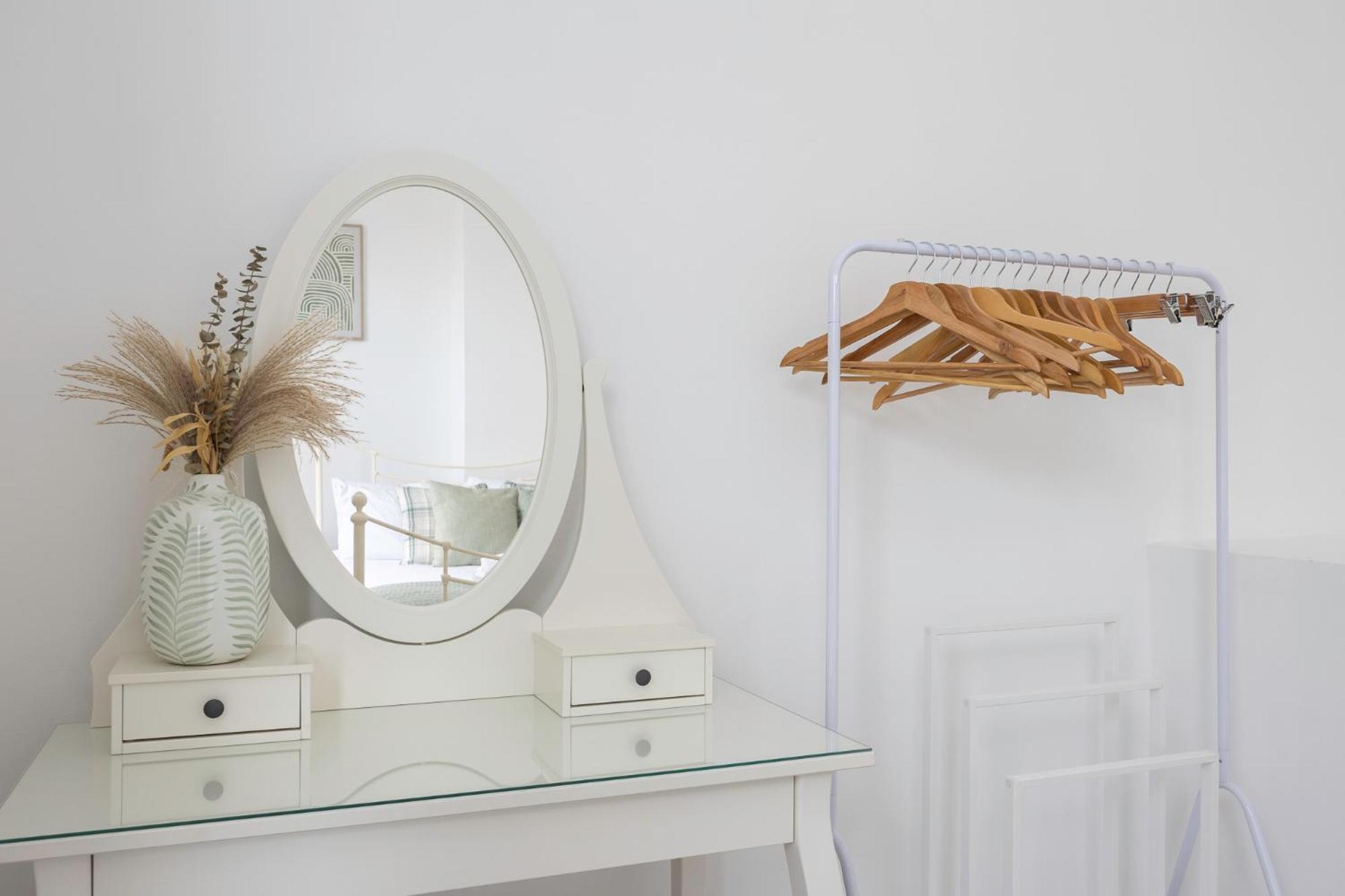 2 Bedroom Flat - With King Sized Beds, Netflix And Sky - Perfect For Contractors, Vacation Guests Or Those Relocating Brighton Eksteriør billede